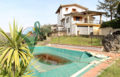 Villa con piscina a Toffia (TOFFIA 209)