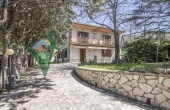 Villa indipendente divisa in 2 unità immobiliari con giardino (VILLACAPITA159-150424)
