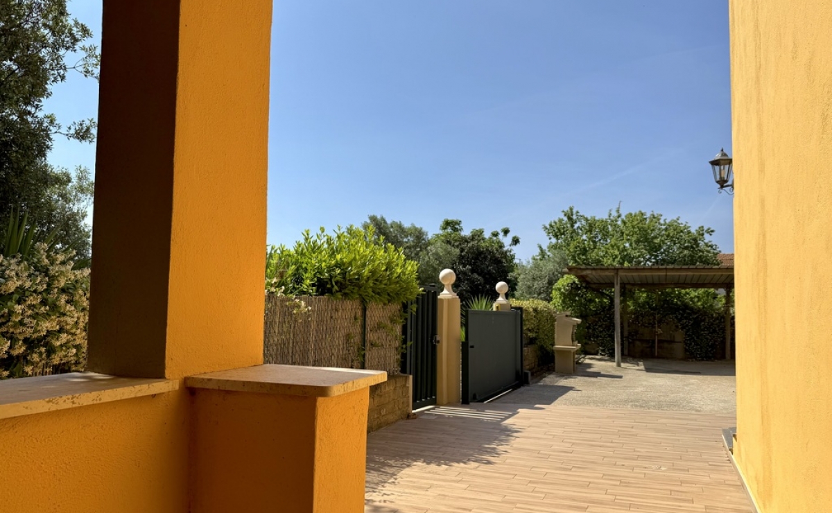 ESTERNO
